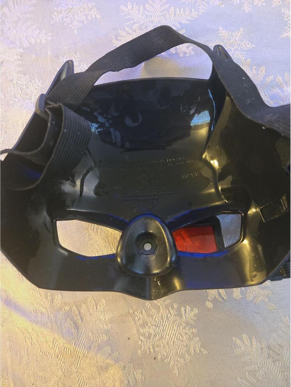 Spin Master Batman Mask with Red Lens - Picture 2 of 4